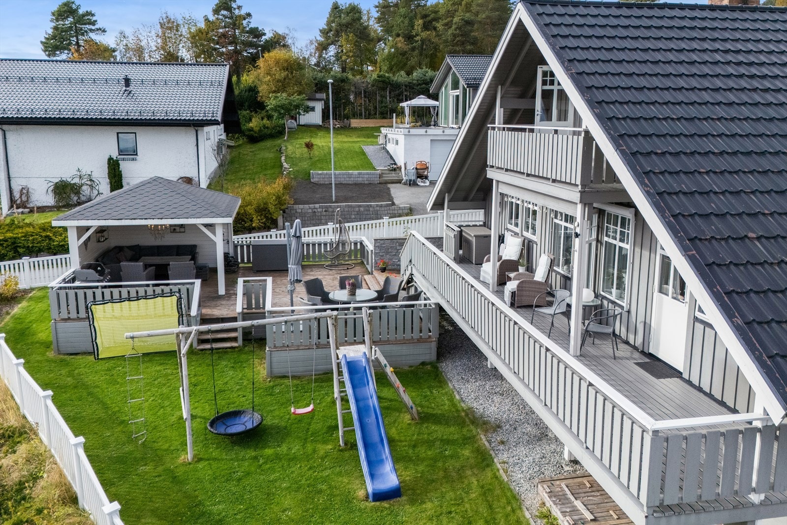 Enebolig i et populært og barnevennlig boligområde med en rolig og attraktiv beliggenhet. Galleribilde