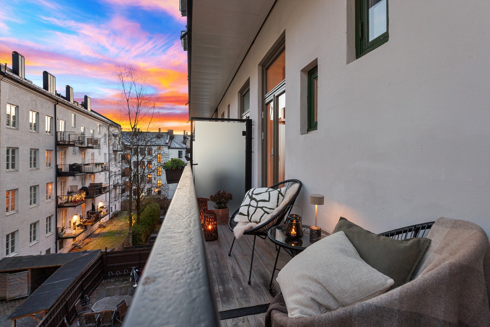 Balkongen vender inn mot den rolige bakgården. Galleribilde