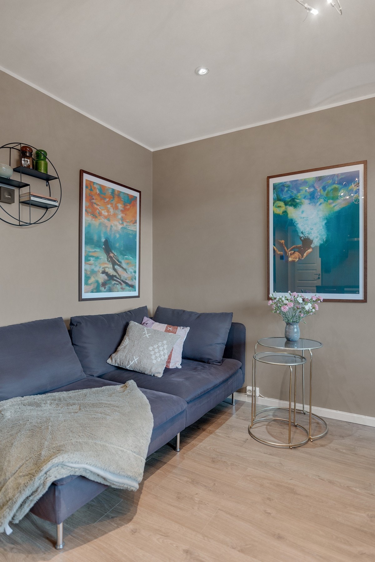 Leiligheten har varmtvann og fyring inkludert i felleskostnadene. Galleribilde