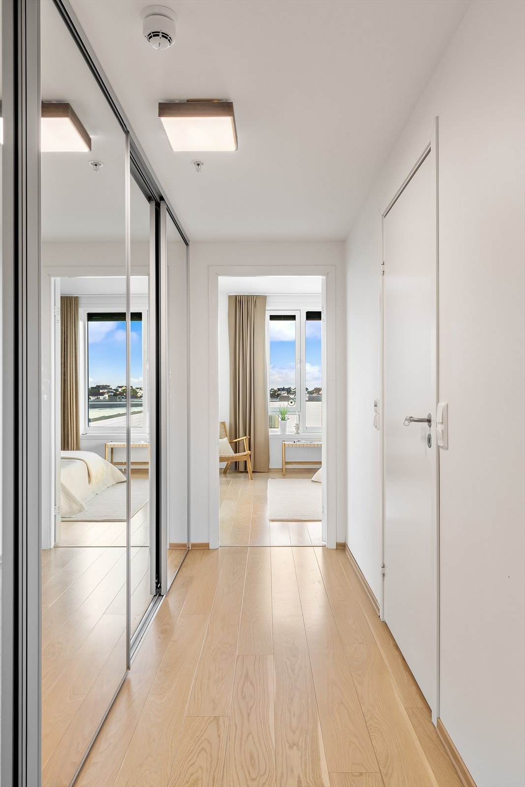 Garderoberom/gang til hovedsoverom Galleribilde