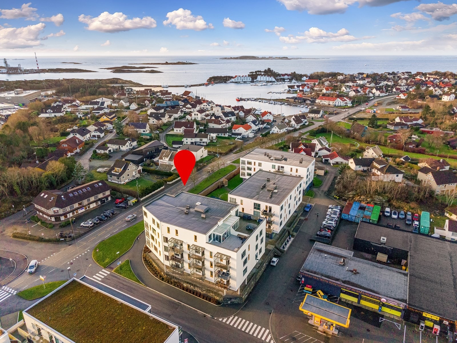 Eiendomsmegler 1 V/ Thomas Fanebust presenterer- Stor, lekker toppleilighet med 3 soverom | 3 parkeringsplasser | 26 kvm terrasse | Gangavstand til alle servicetilbud Galleribilde