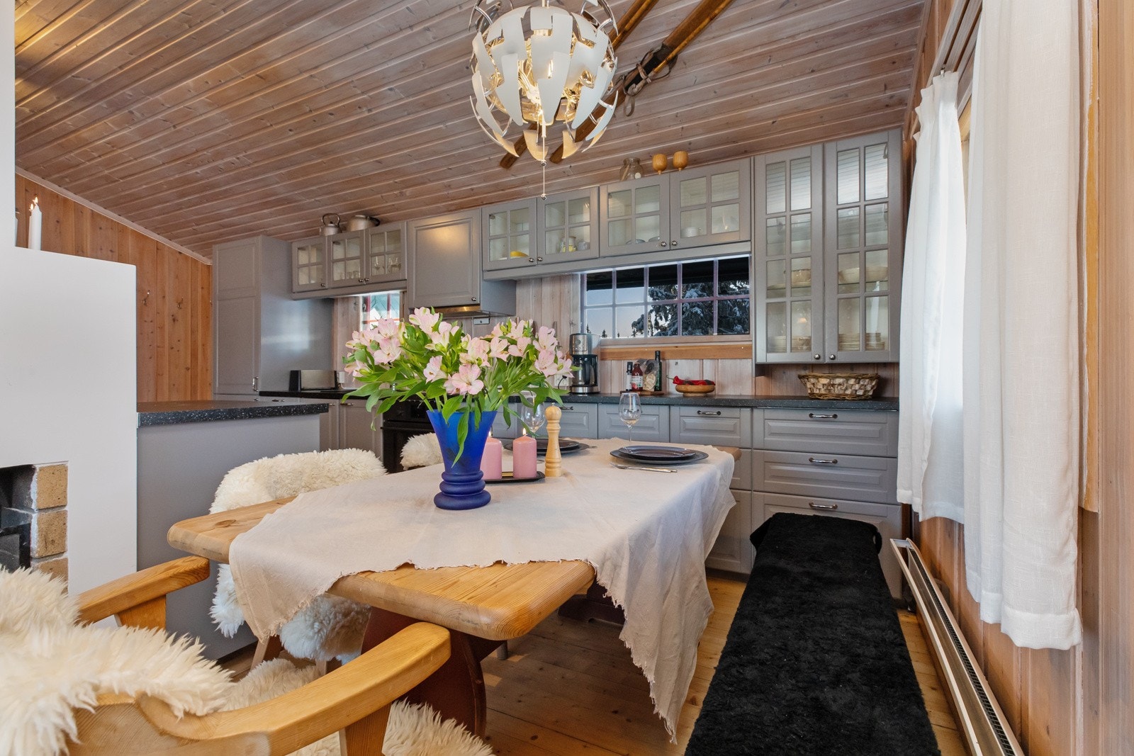 Plass til sofagruppe og spisebord Galleribilde