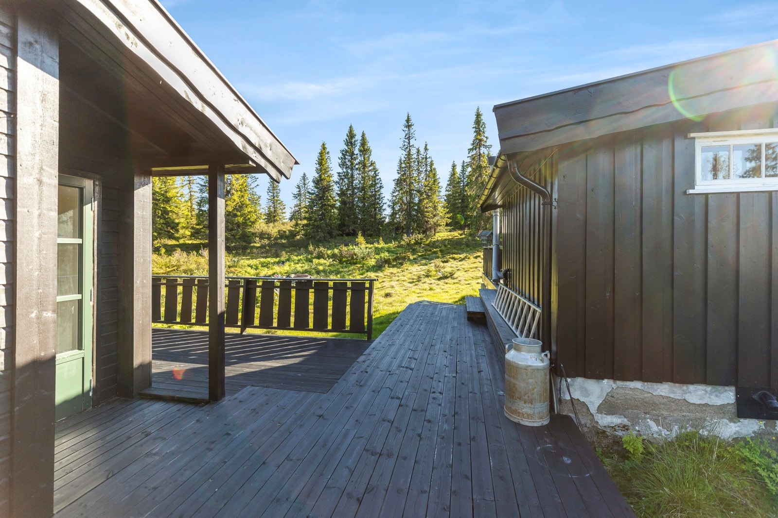 Noe av terrassen er delvis overbyd Galleribilde