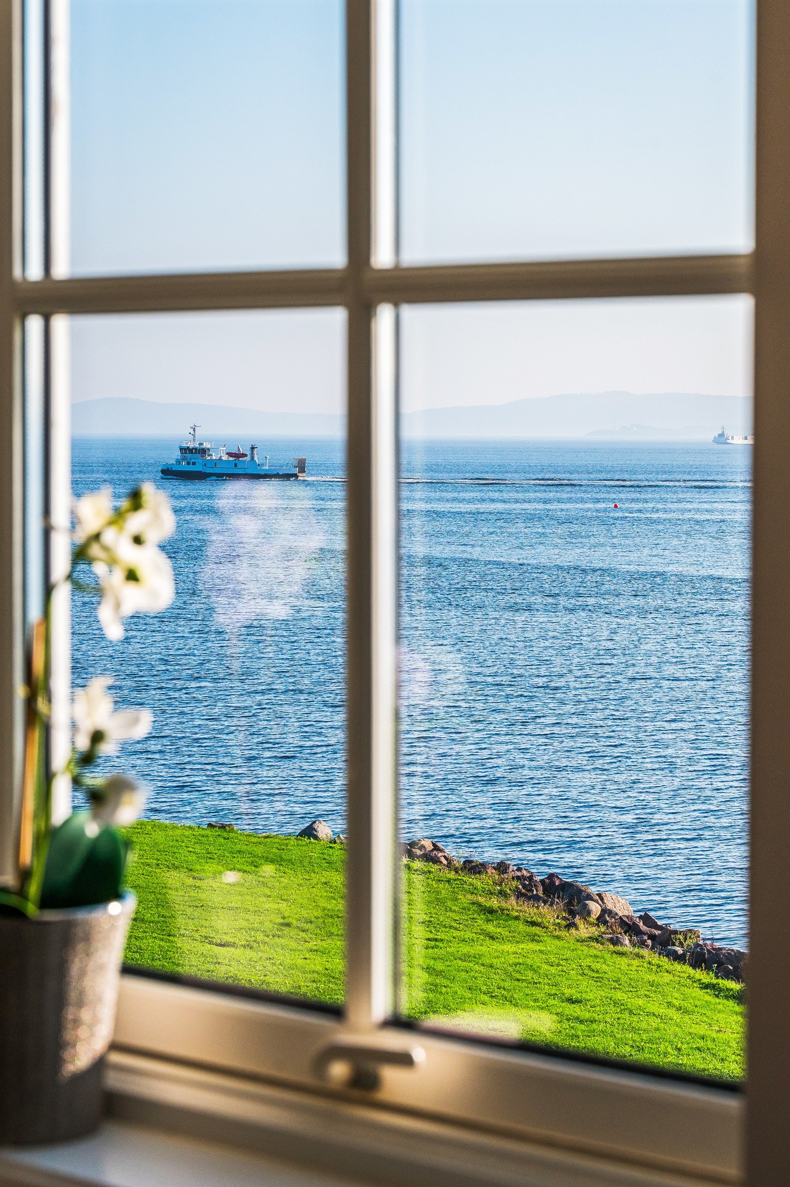 Her ser vi båten til Bastøy i godt driv mot Horten havn Galleribilde
