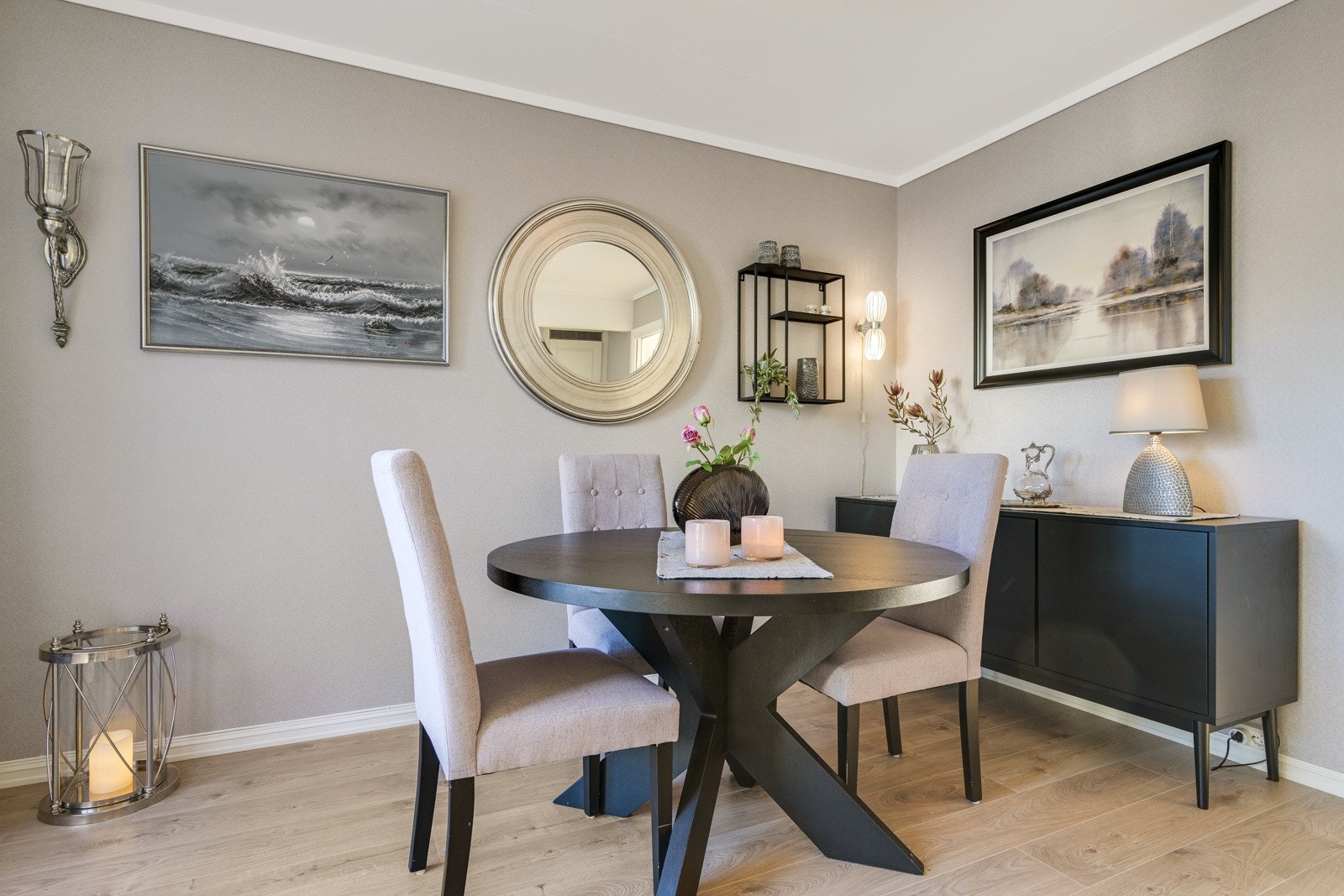 God plass på kjøkkenet for spisebord Galleribilde