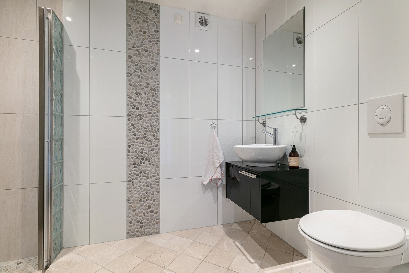 Bad i 1. etasje er fra ca. 2015 Galleribilde