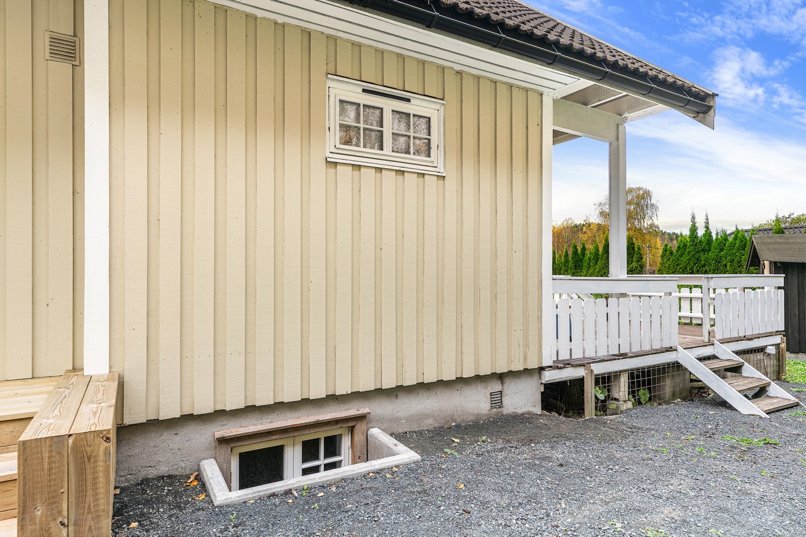 Det er listet rundt kjellervindu etter at tilstandsrapporten er utført, ref. bilde i rapportens siste side (side 22) Galleribilde