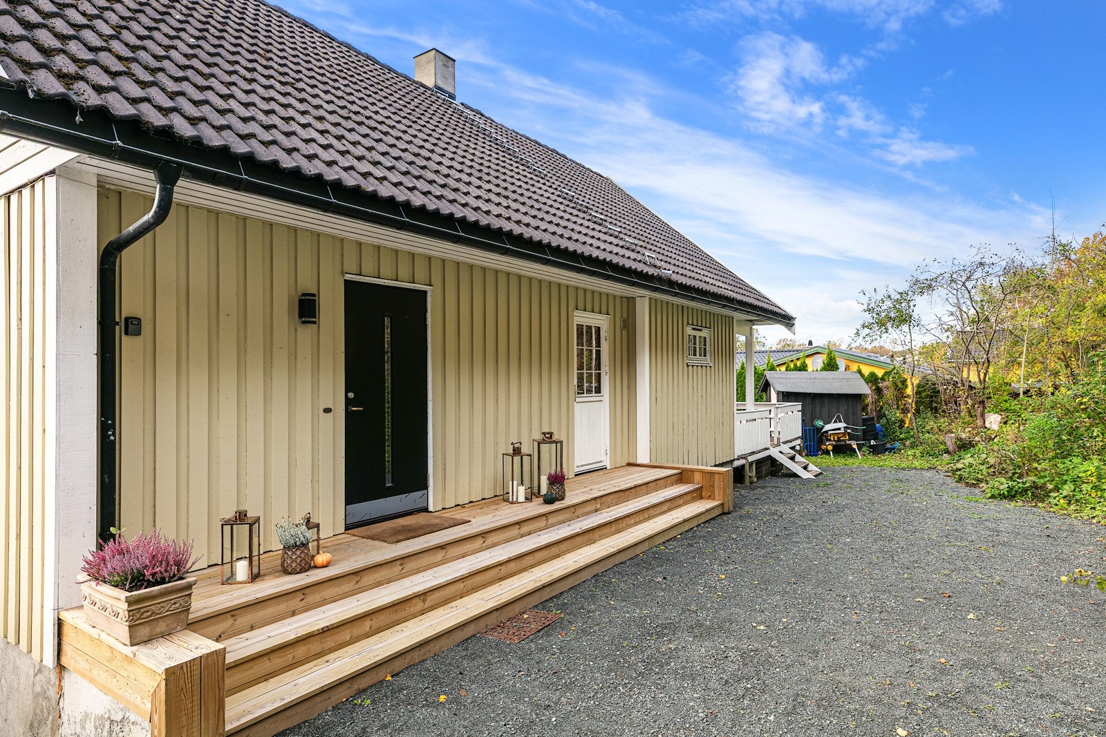 Inngangsparti og egen inngang direkte til vaskerommet Galleribilde