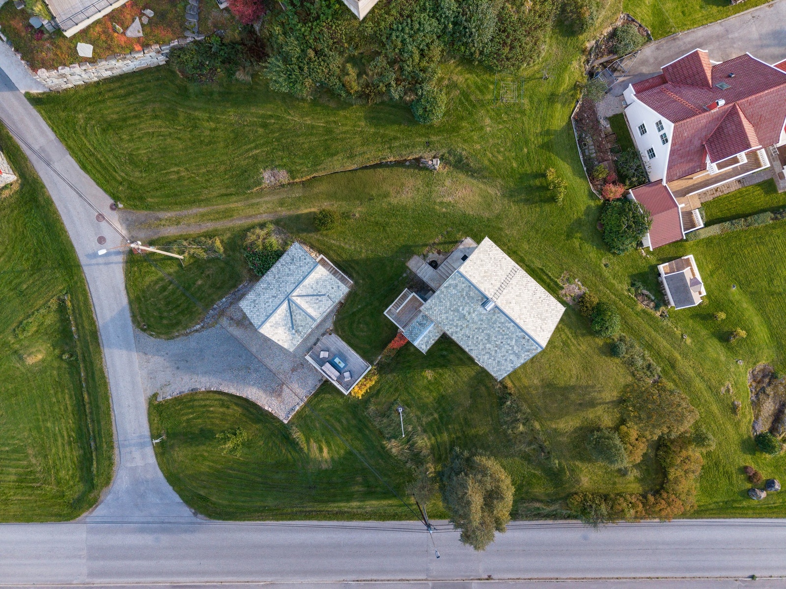 Eiendommen er under fradeling og vil bli tildelt nytt bruksnummer og et stort areal på ca. 1,1mål Galleribilde