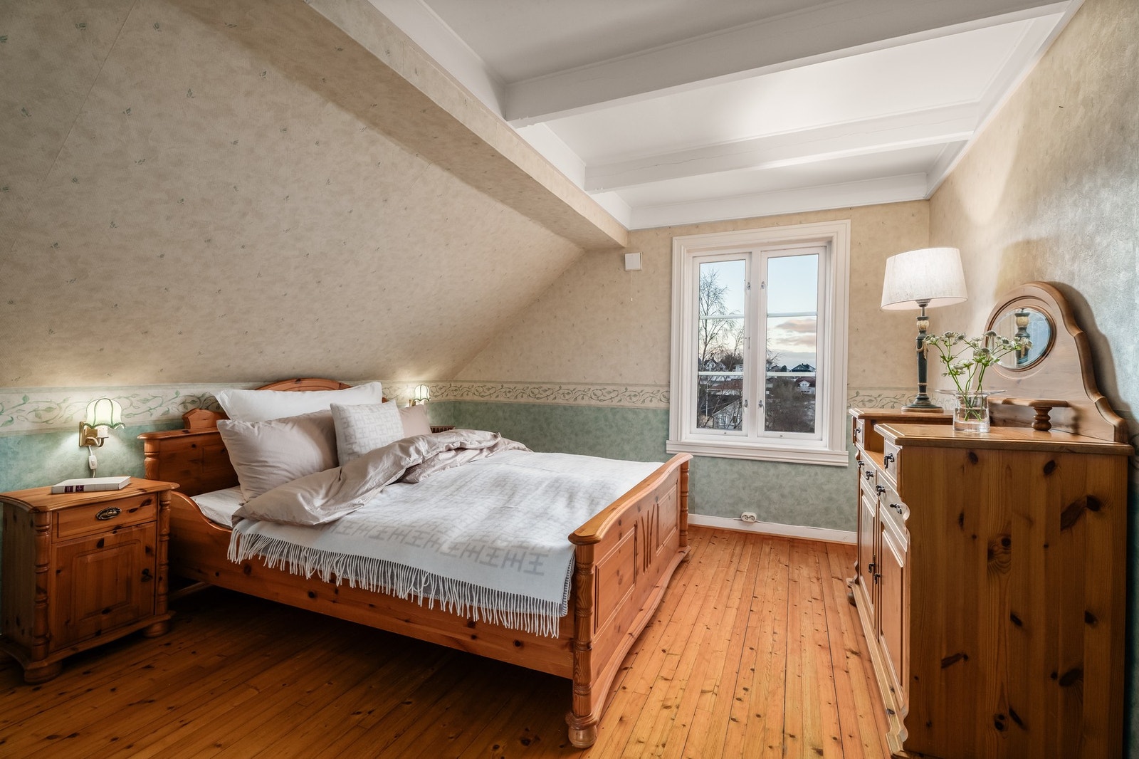 Soverom 1 passer fint som hovedsoverom. Galleribilde