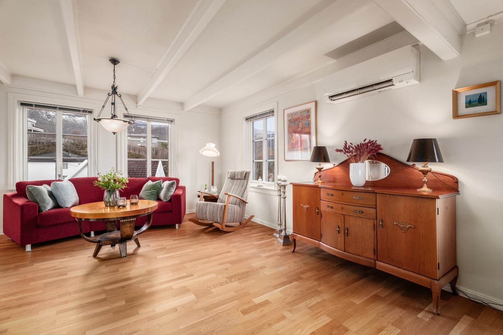 Varmepumpe fra 2016 holder jevn temperatur i stuen. Galleribilde