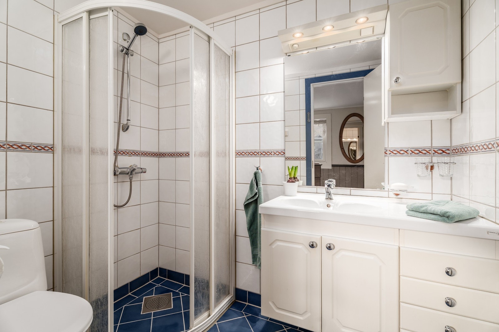 Flislagt bad ble også pusset opp i -99. Galleribilde