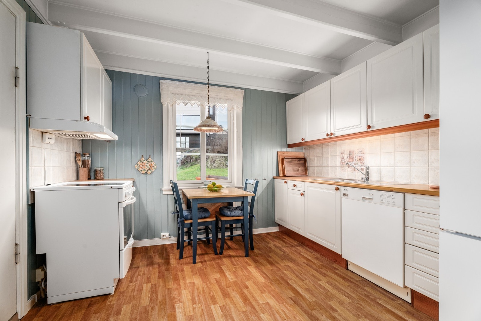 Kjøkkenet ble oppusset i -99. Galleribilde