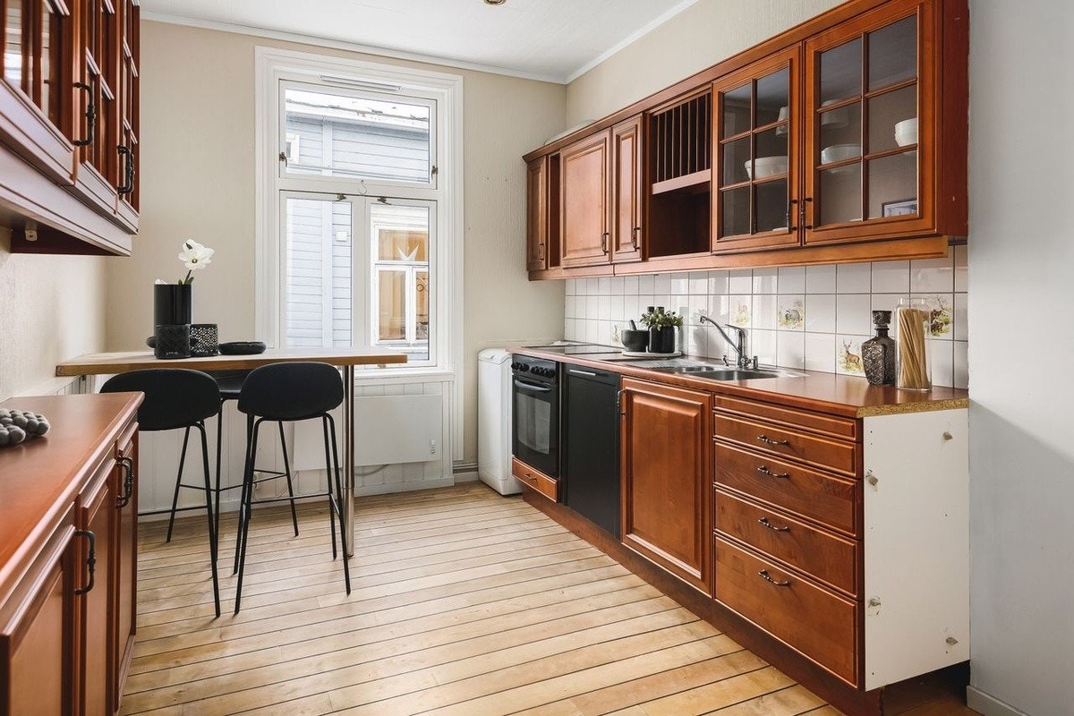 Praktisk kjøkken med spiseplass Galleribilde