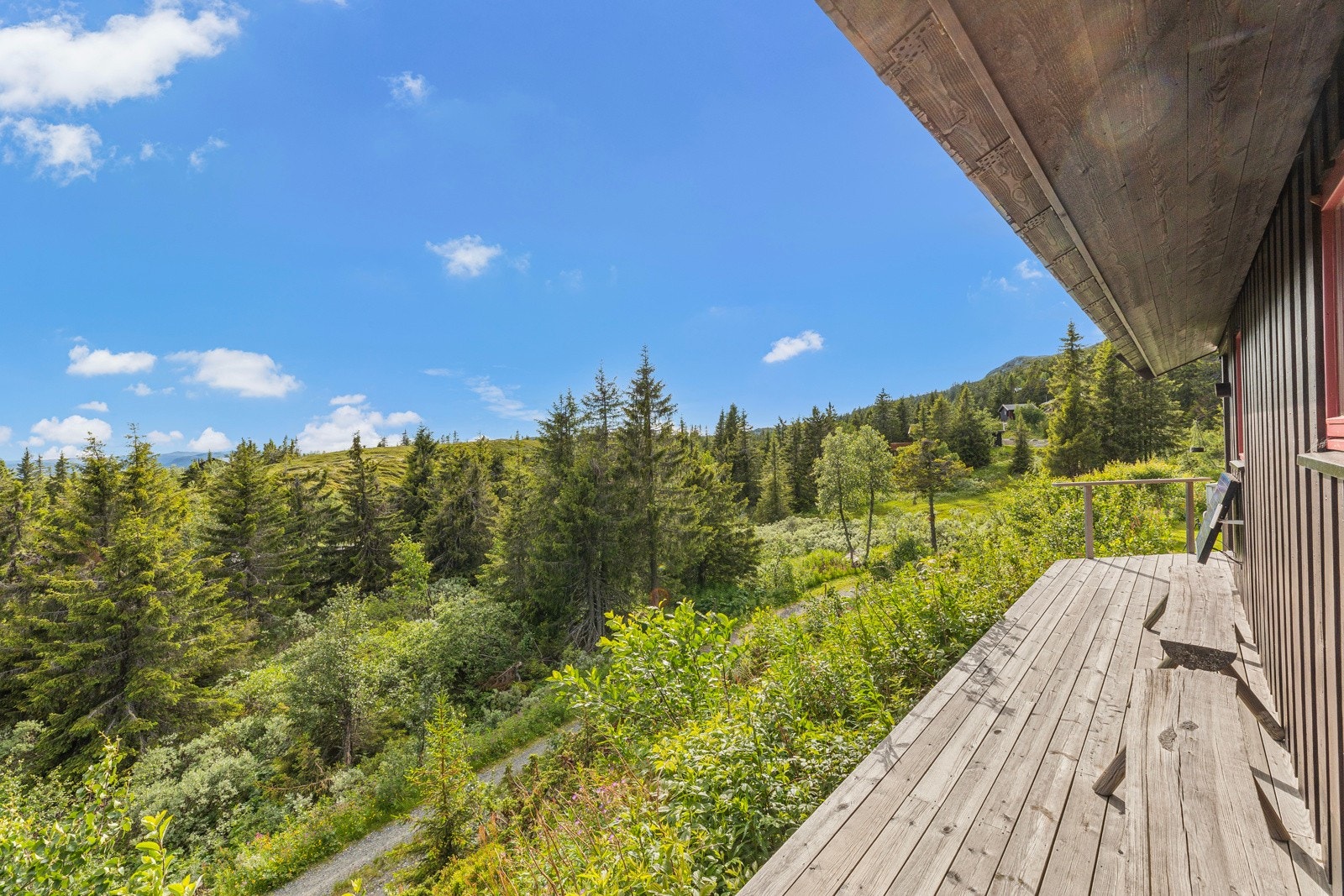 Her kan en nyte flott utsikt og den gode fjelluften på de fine dagene Galleribilde