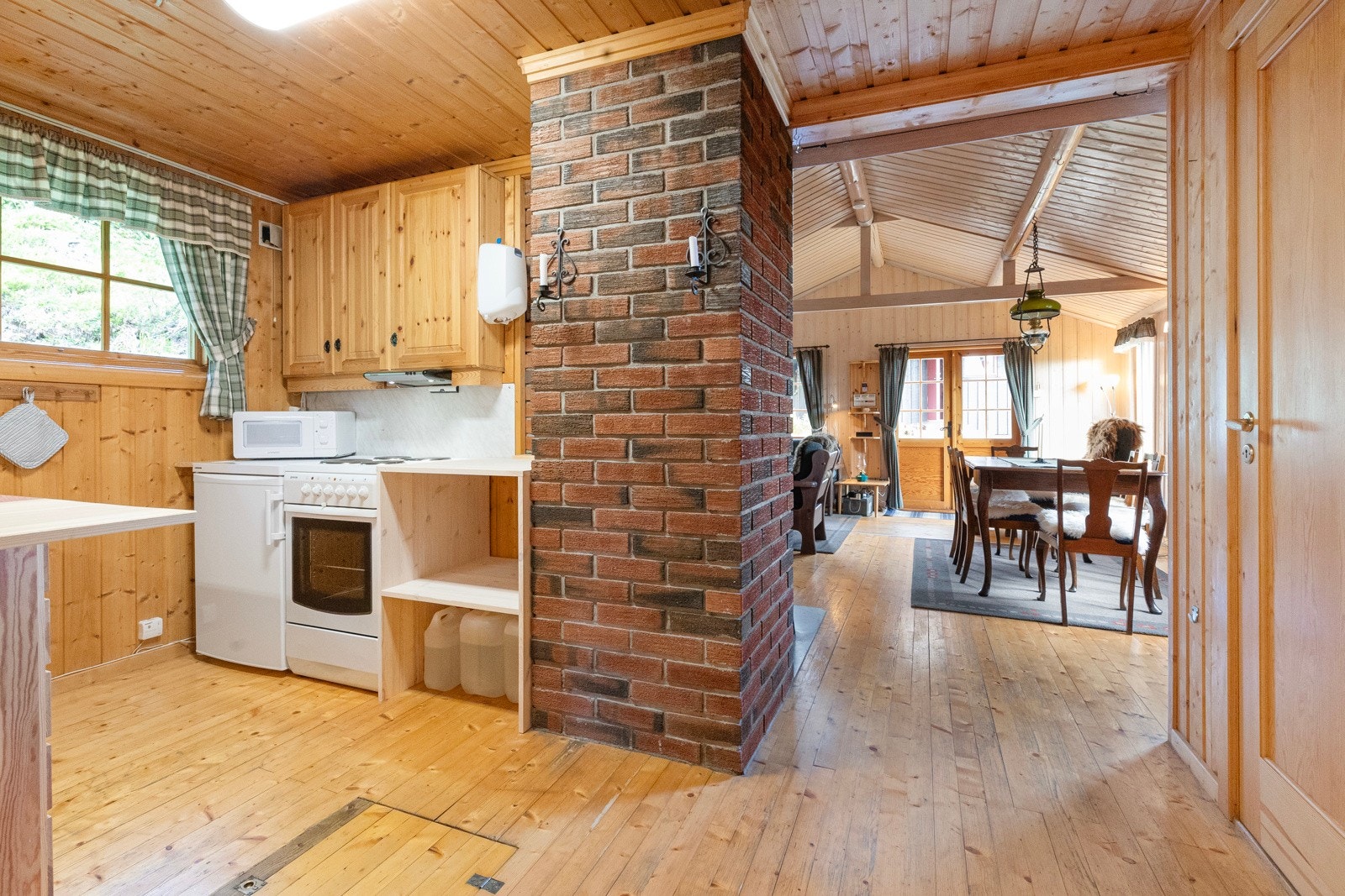 Kjøkken i tilknytning til stue Galleribilde