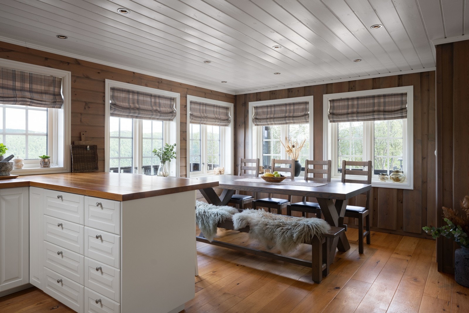 Her har man kontakt med de som lager mat. Galleribilde