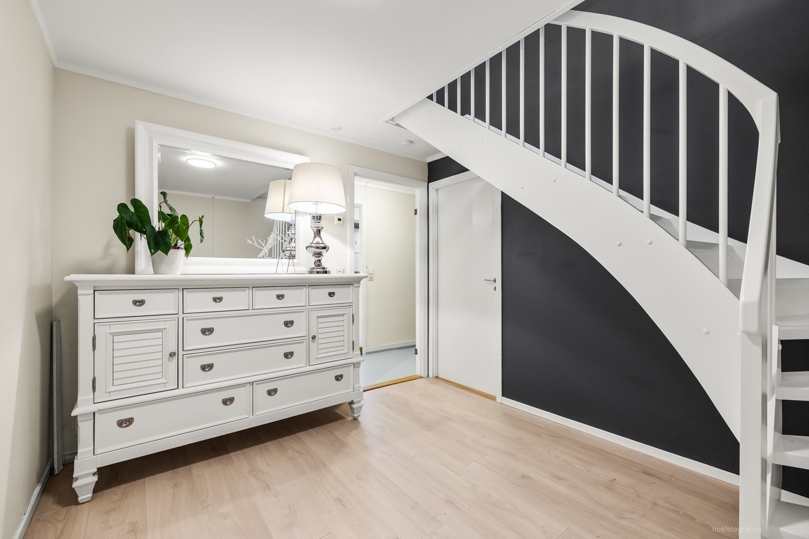 Takhøyde i U. etasje på ca. 2,38 meter. Galleribilde