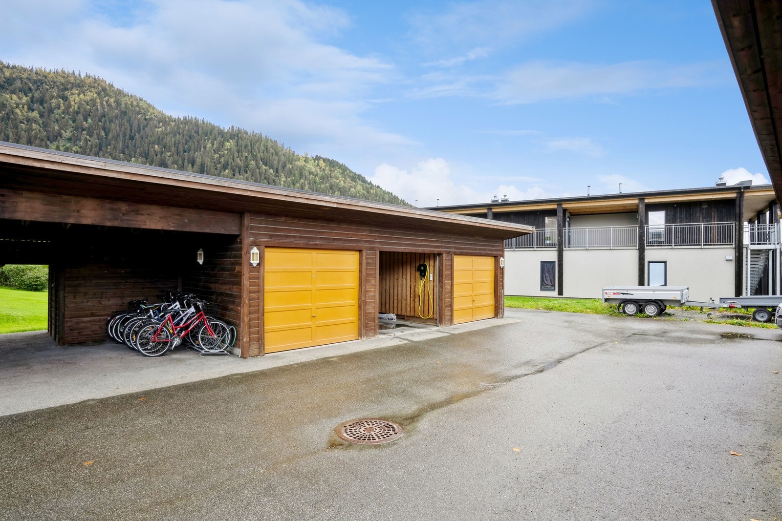 Parkering i garasje Galleribilde