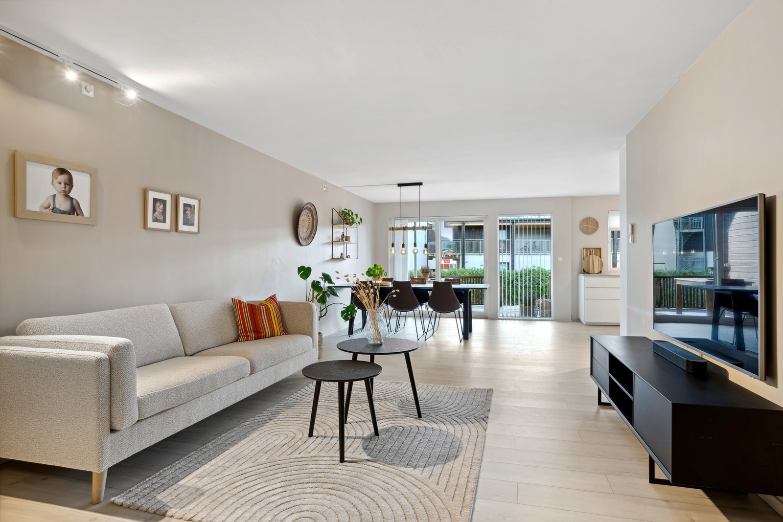 Vi gjør oppmerksom på at bilder er fra tidligere salg, noen endringer kan derfor forekomme. Galleribilde