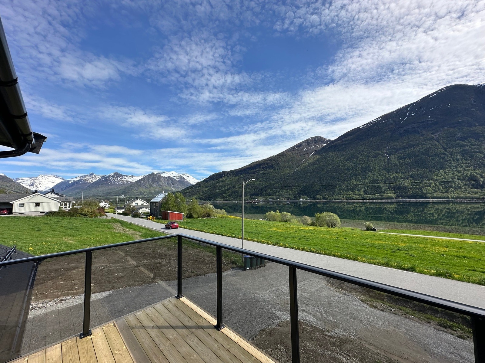 Eiendommen ligger i landlige omgivelser med nydelig utsikt Galleribilde