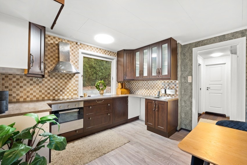 Gulvflatene er dekket med laminat fra 2024 Galleribilde