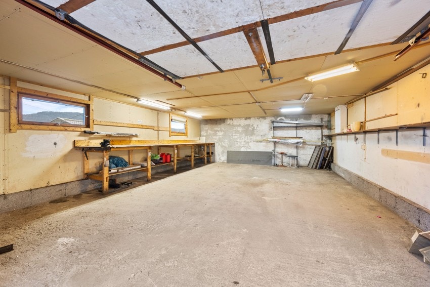 Garasjen har et areal på 44 m² Galleribilde