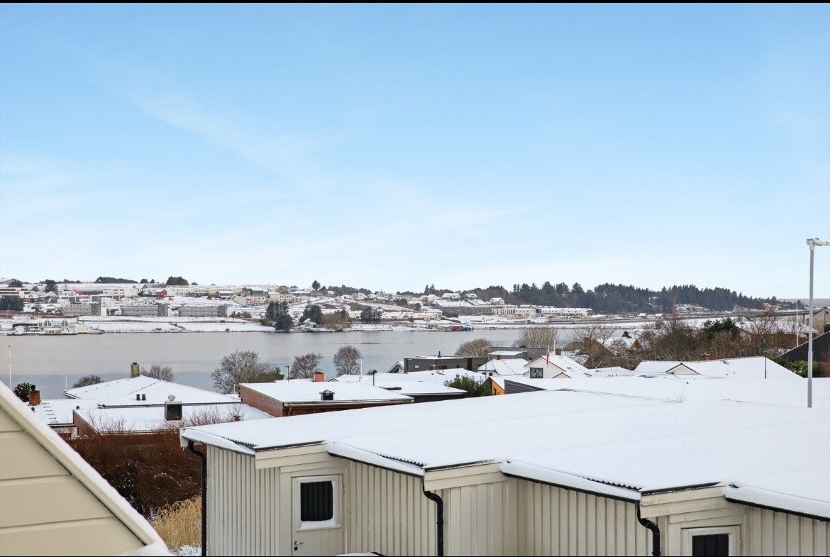View of harfsfjord from balcony 2 Galleribilde
