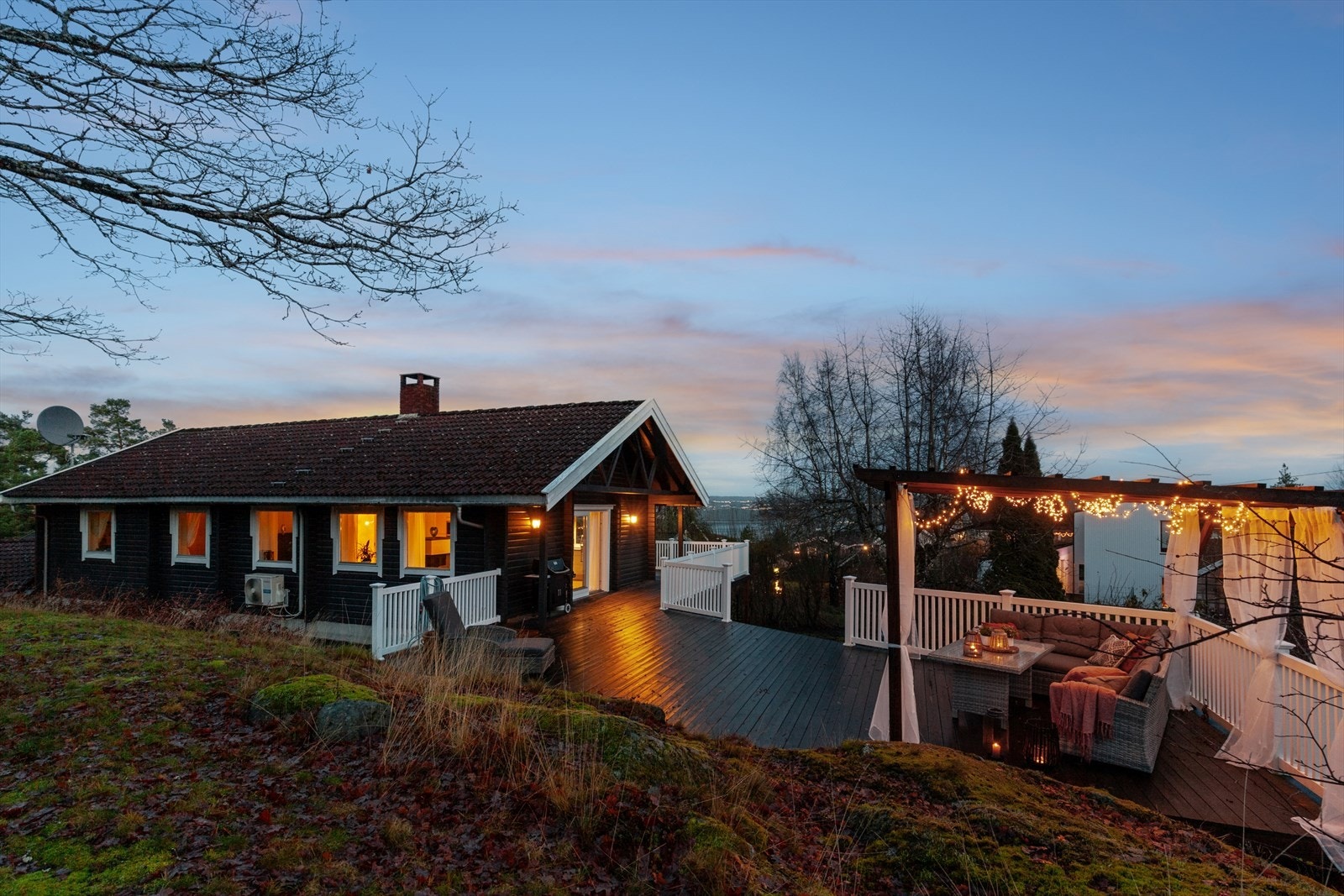 Innholdsrik enebolig med barnevennlig beliggenhet i naturskjønne omgivelser. Galleribilde