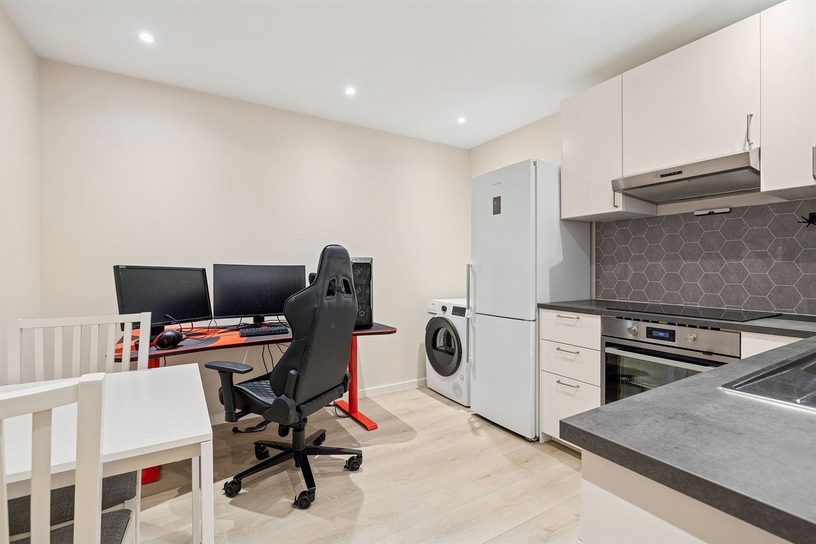 Rom benyttet som kjøkken i hybel. (Ikke godkjent for varig opphold.) Galleribilde