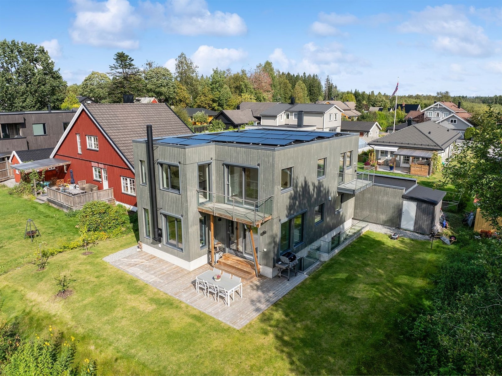 Det er gangavstand til barnehage og Rustad barneskole Galleribilde