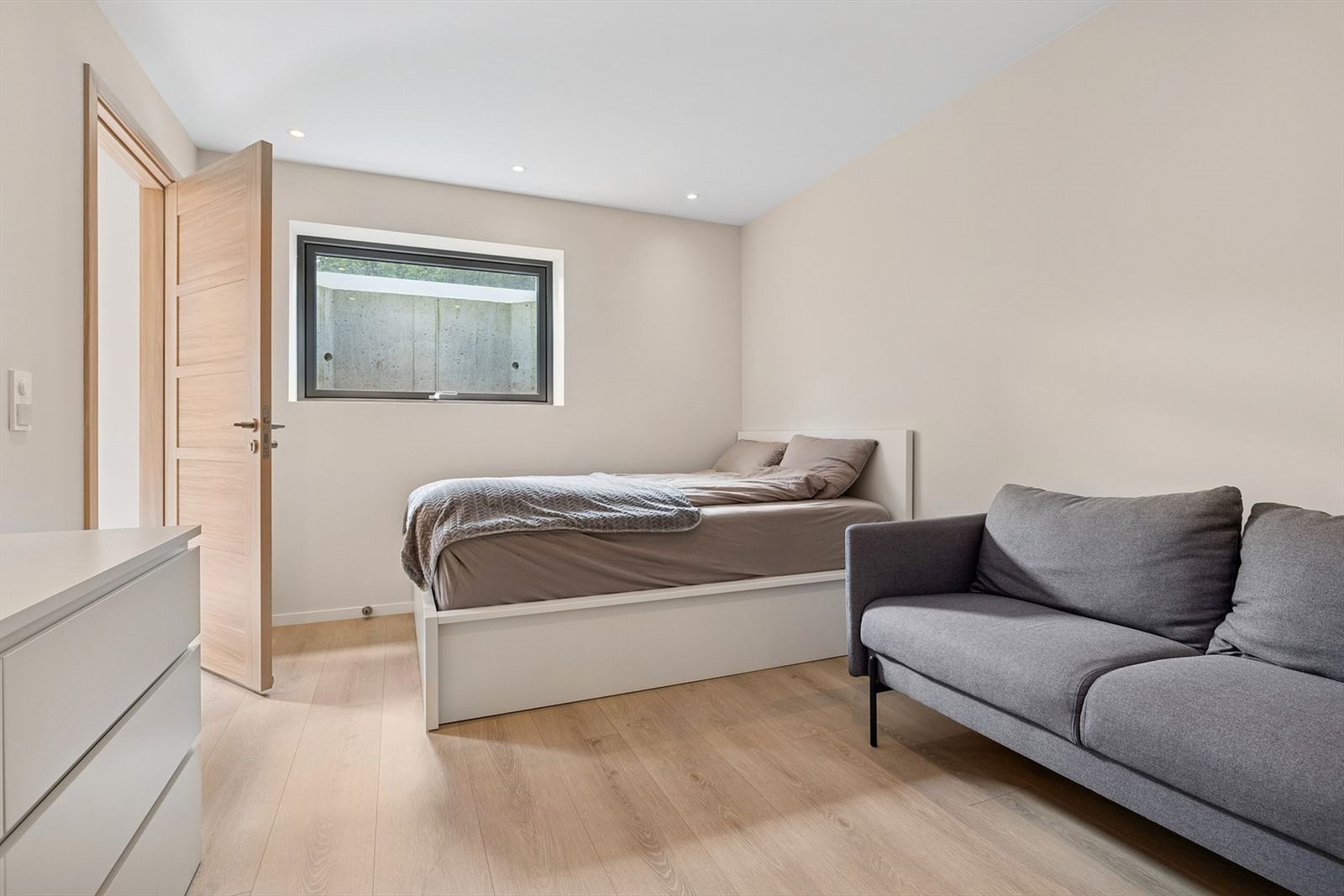 Rom benyttet som soverom/stue i hybel. (Ikke godkjent for varig opphold.) Galleribilde