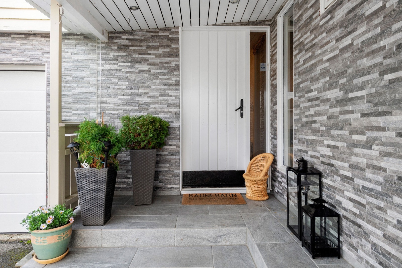 Flott , overbygget inngangsparti. Galleribilde