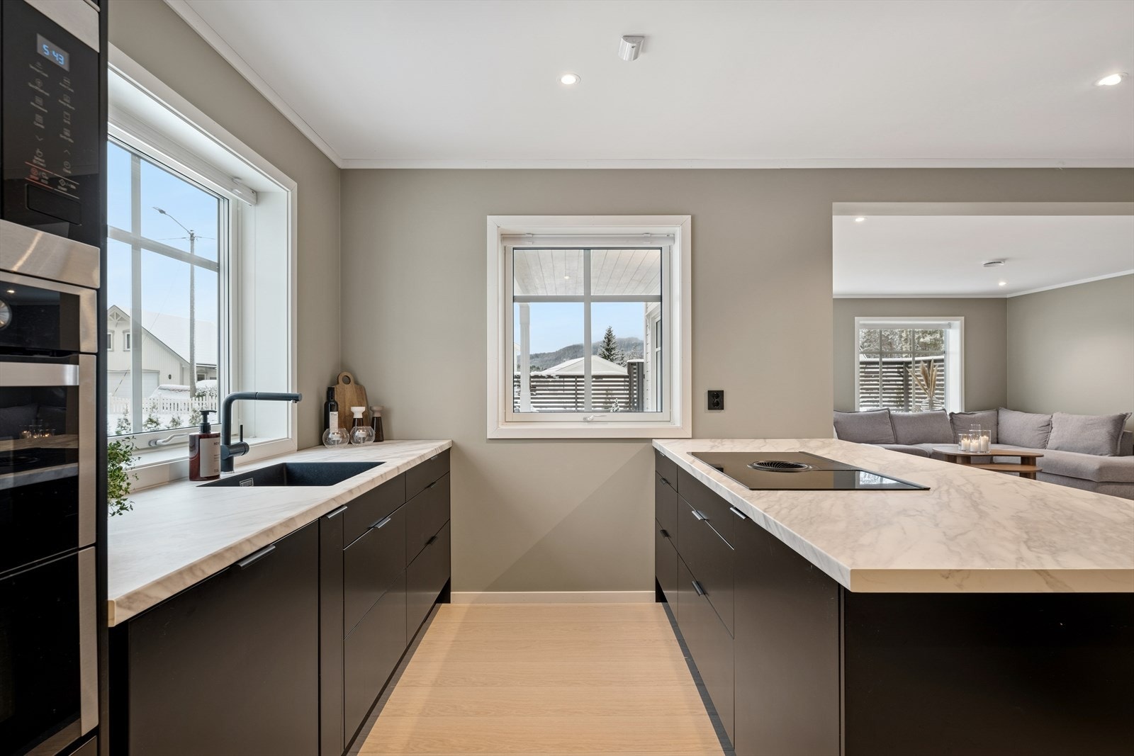 Kjøkken fra Epoq i stilren utførelse. Galleribilde