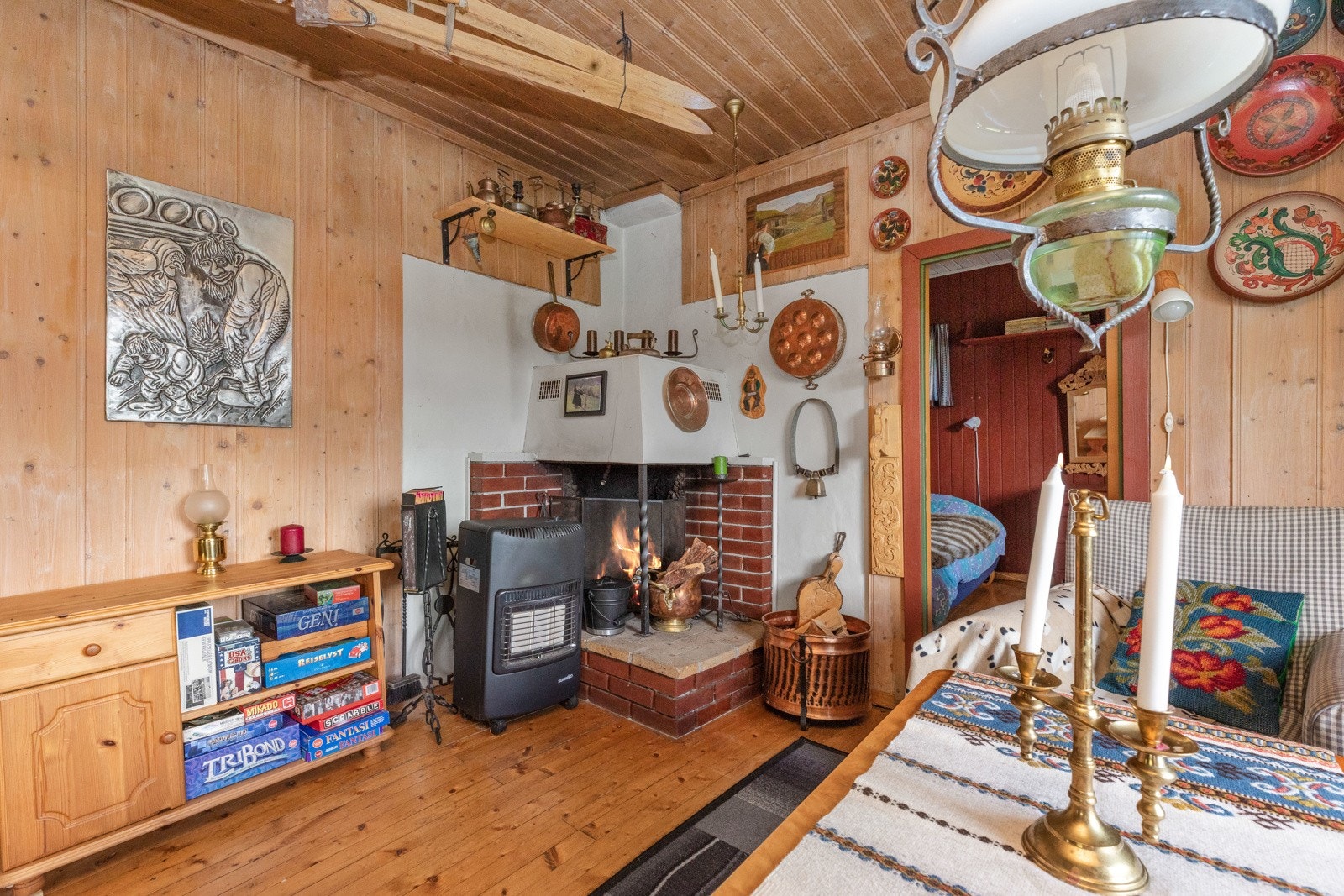 Det er også brukt gassovn til oppvarming i tillegg til gruepeis Galleribilde