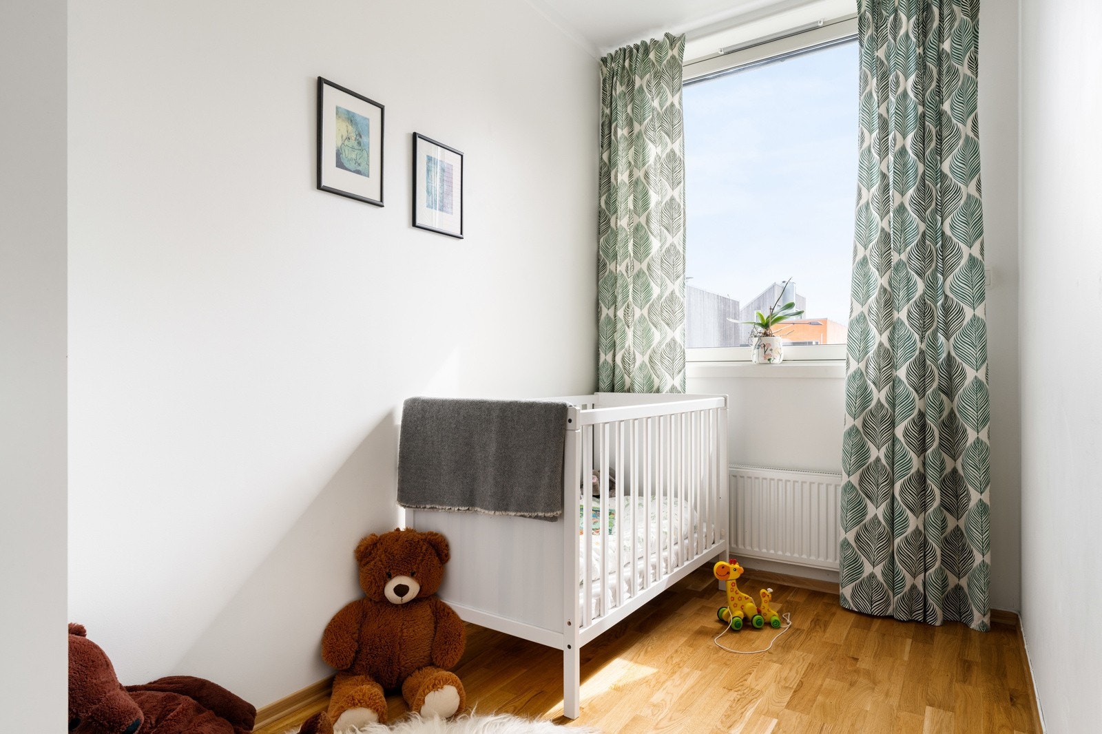 Det minste rommet passer ypperlig som barnerom, gjesterom eller kontor. Galleribilde