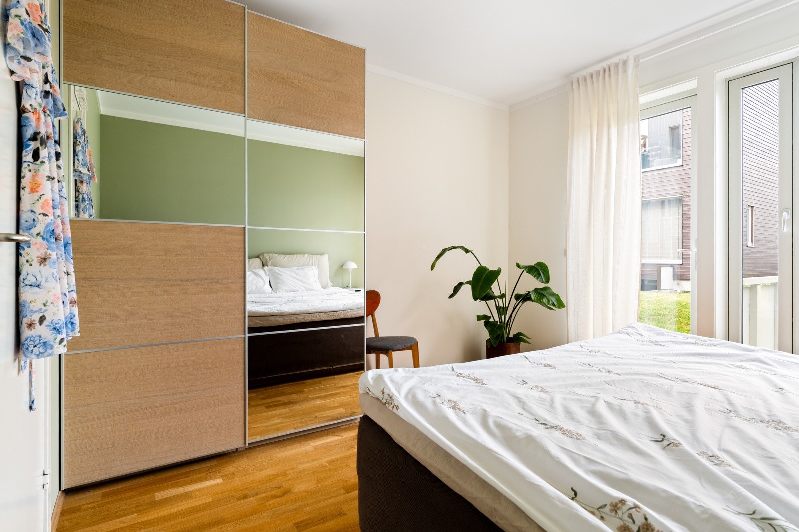 Soverommene i 1. etasje måler 6 kvm og 13 kvm. Galleribilde