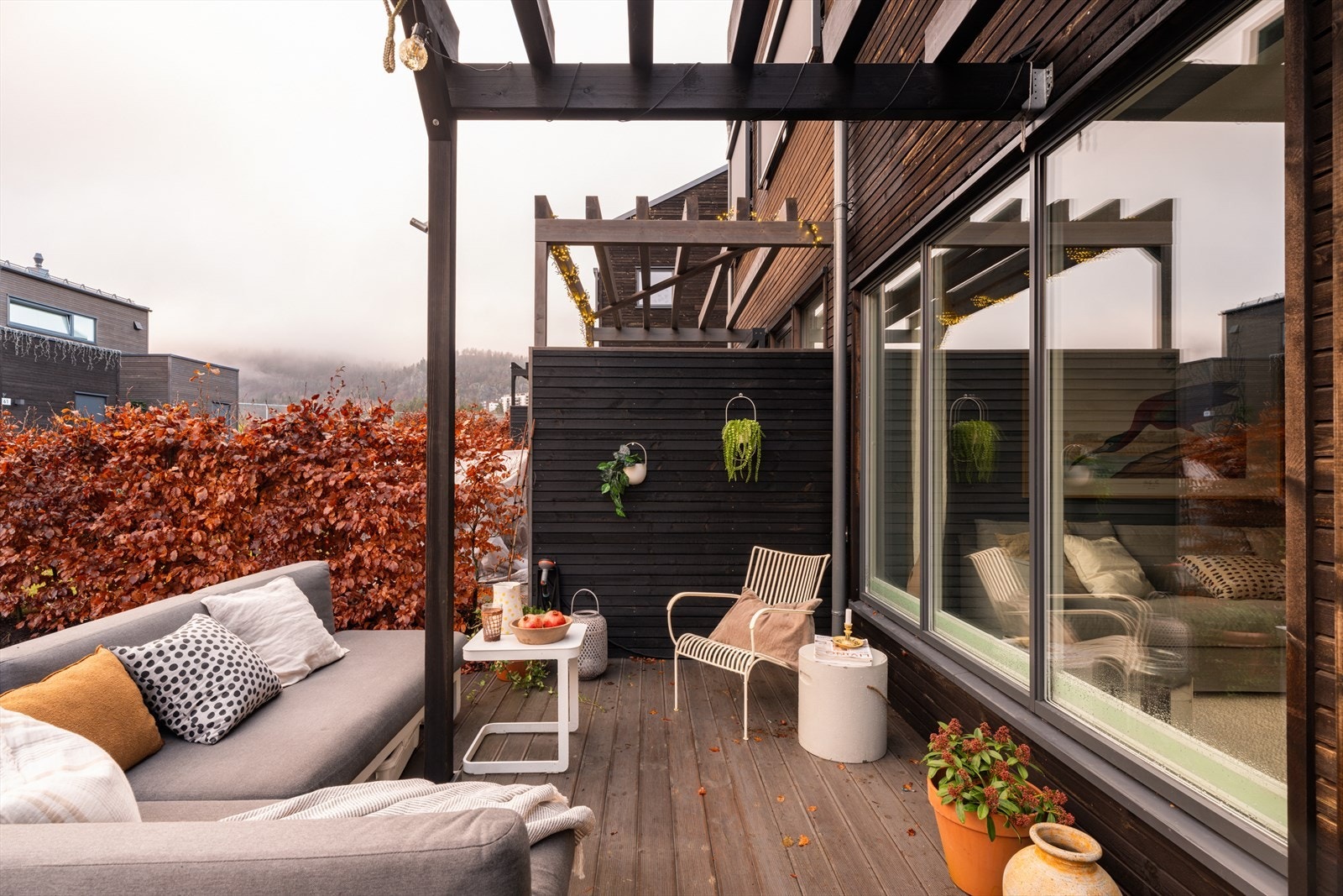 Utenfor stuen i 1. etasje er det en flott terrasse på ca. 12 kvm. Galleribilde