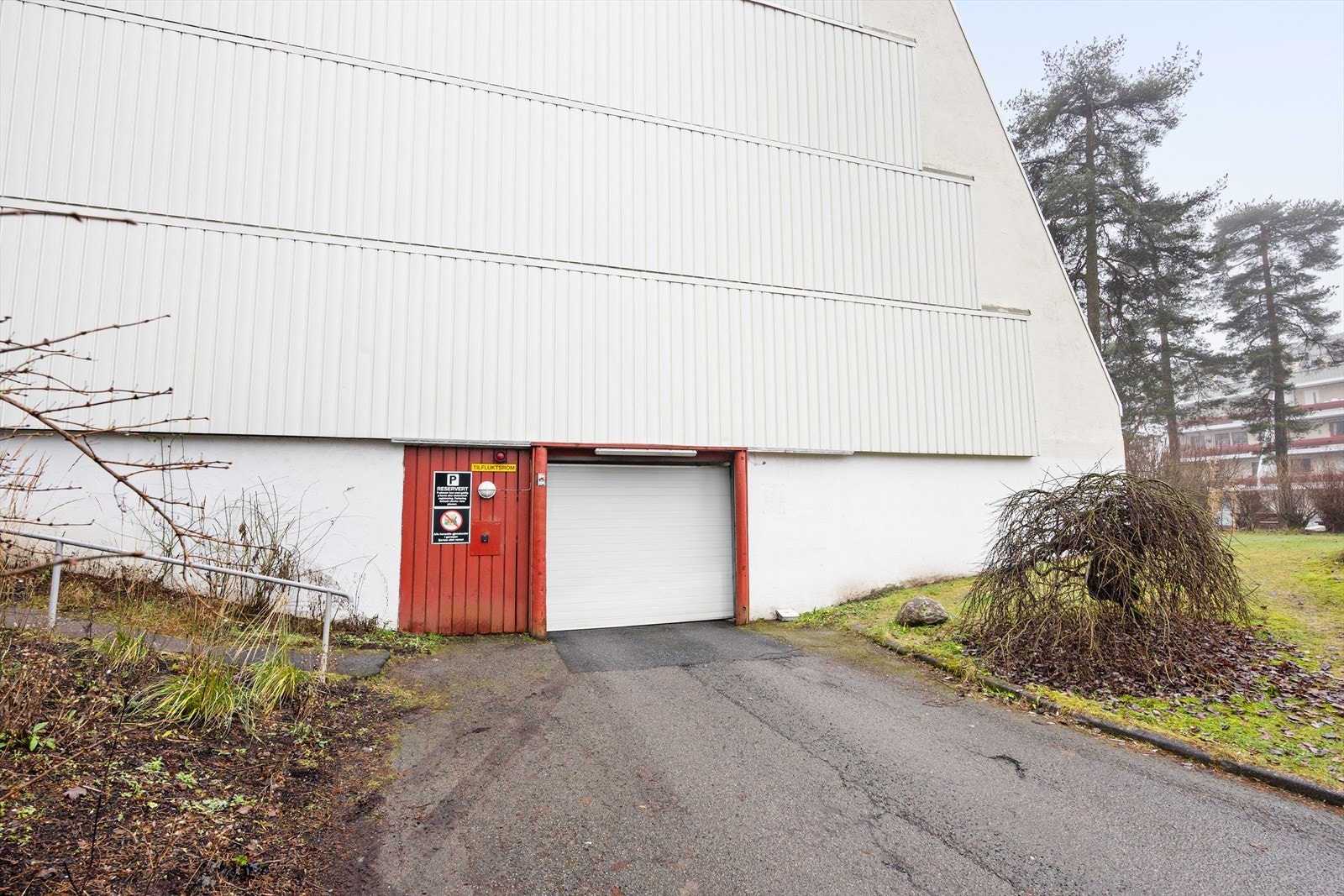 Leiligheten disponerer garasjeplass i felles lukket anlegg Galleribilde