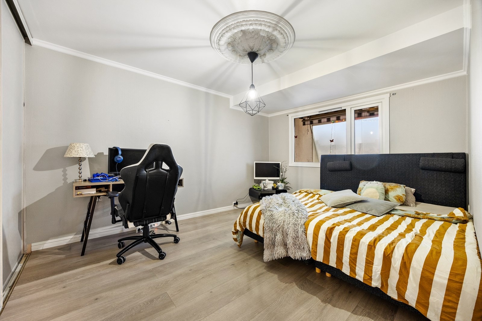 Leilighetens tredje soverom er romslig og samtidig lunt Galleribilde