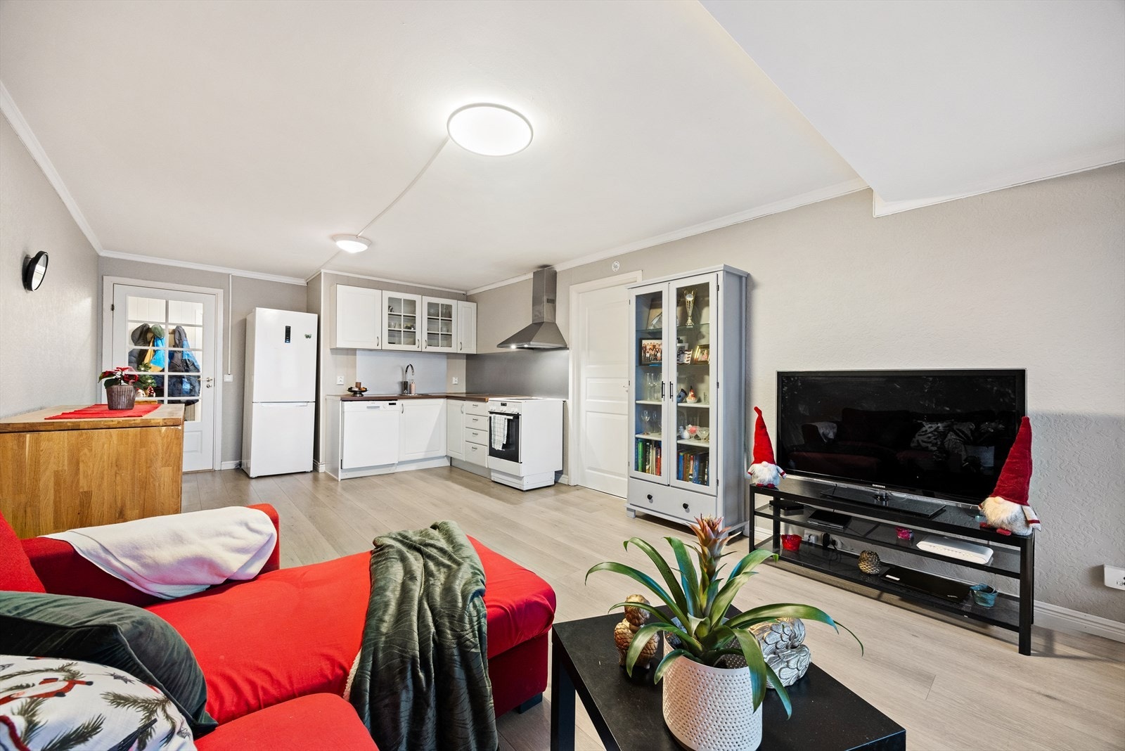 Ellers rommer stuen både sofagruppe og spisebord Galleribilde