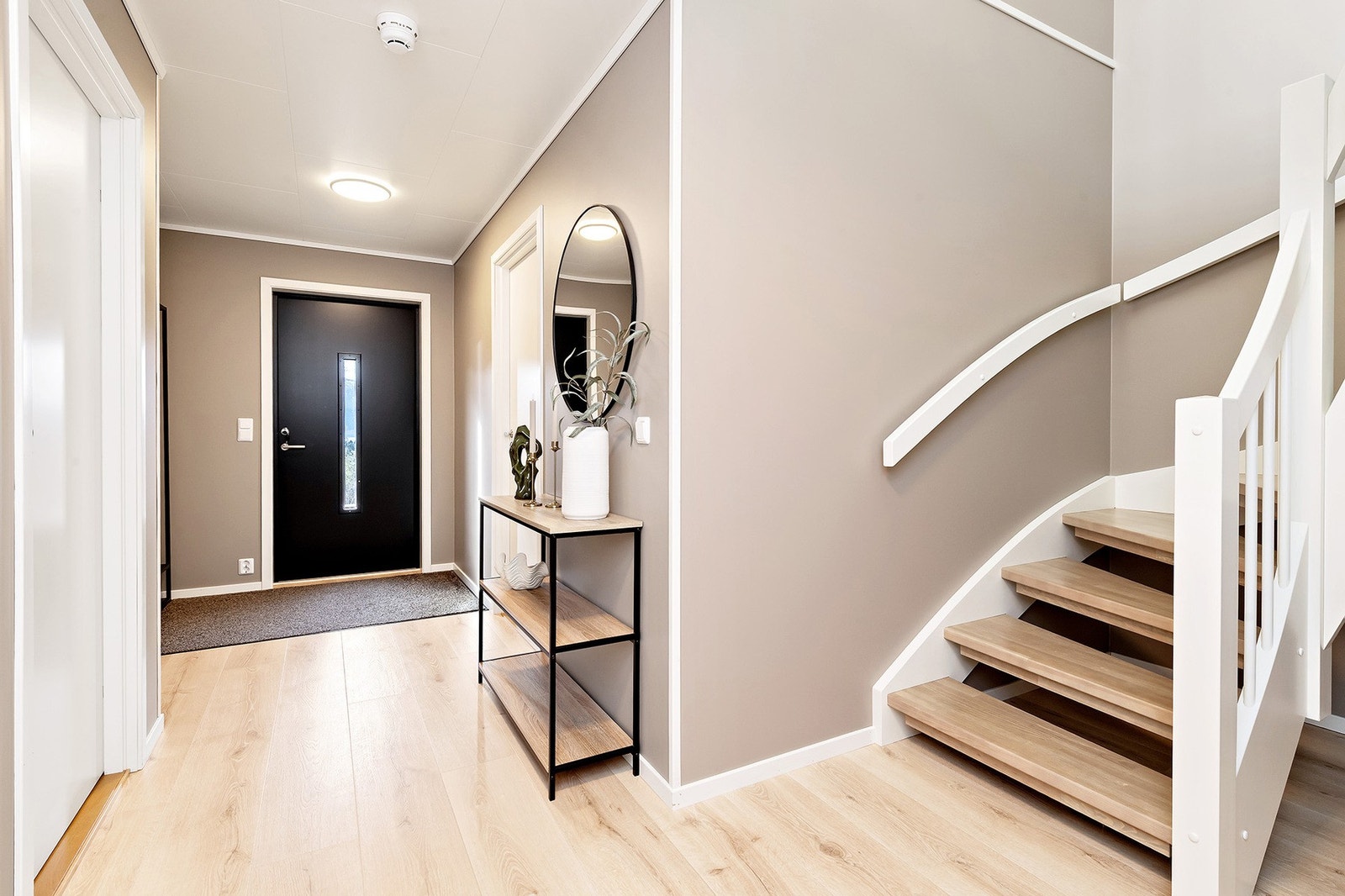 Lys og innbydende entre. Galleribilde