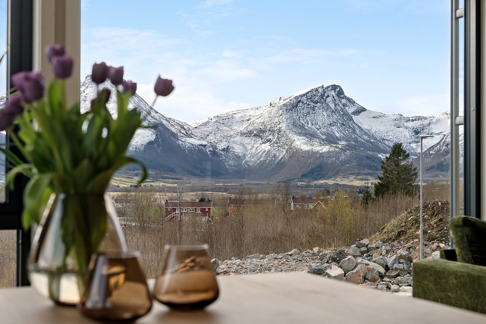 Nydelig utsikt over fjell og landskap Galleribilde