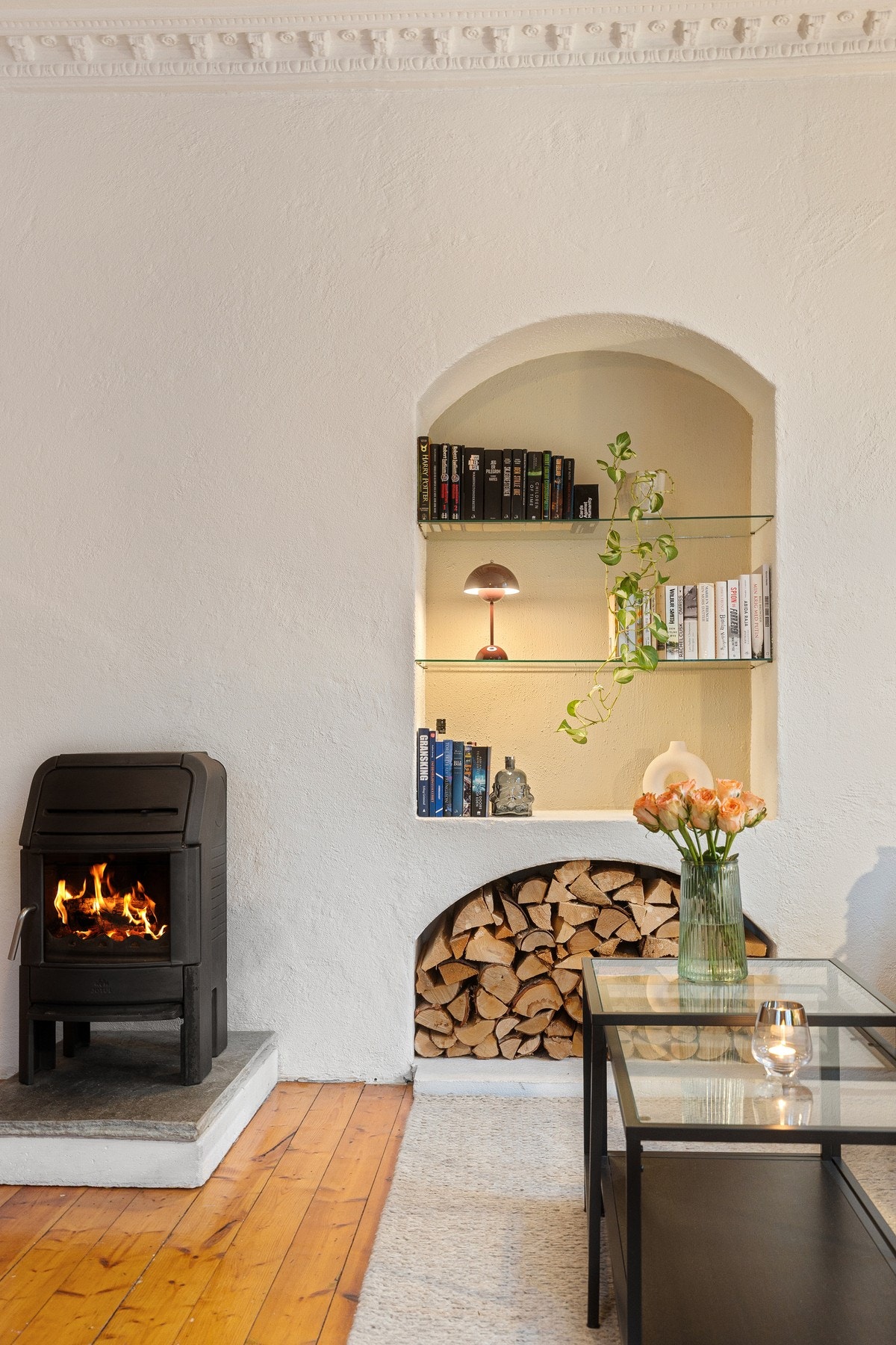 Peisen fungerer som et naturlig blikkfang og bidrar til en lun stemning. Galleribilde