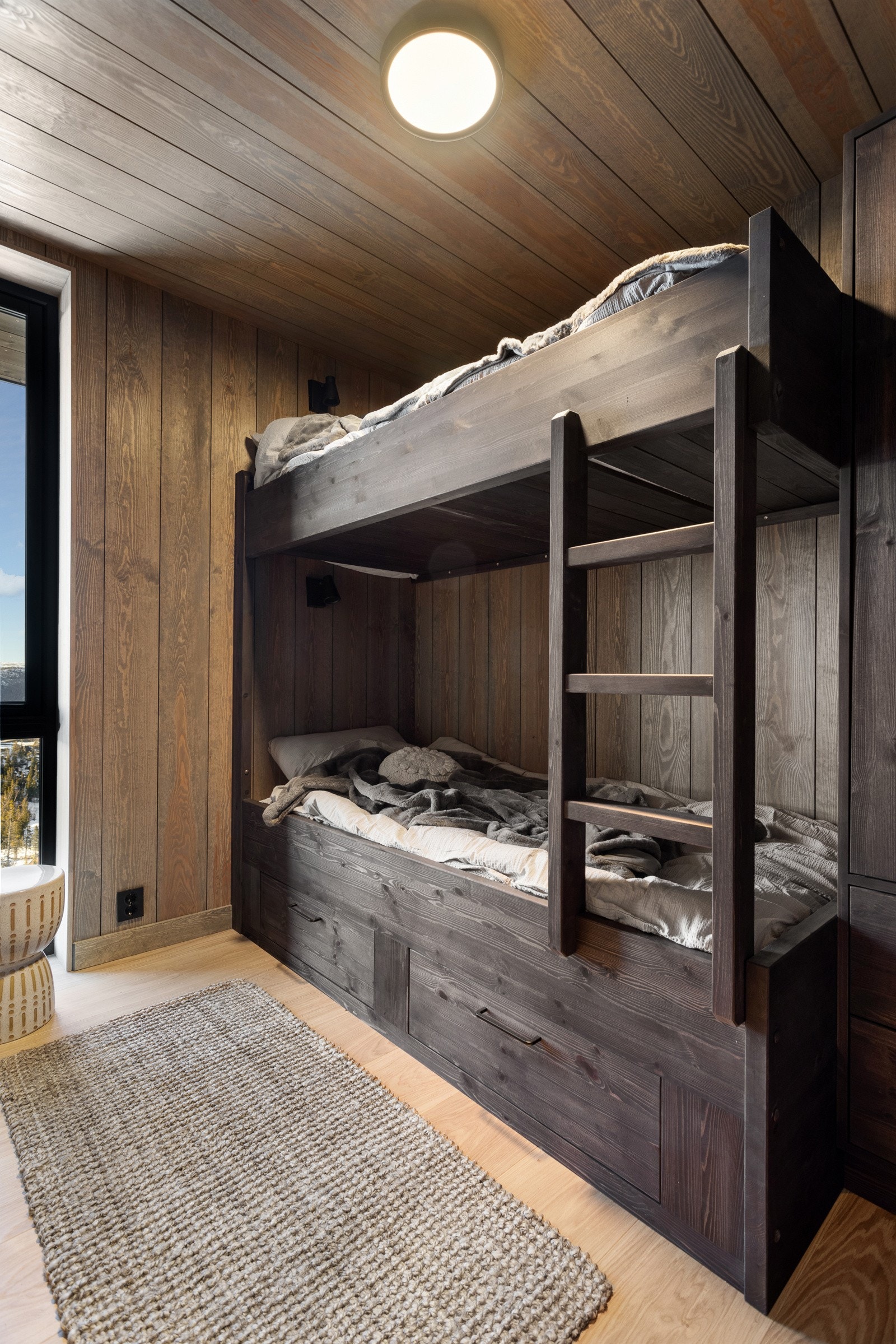 Det andre køyeseng-soverommet finner du på den andre siden av trappegangen. Galleribilde