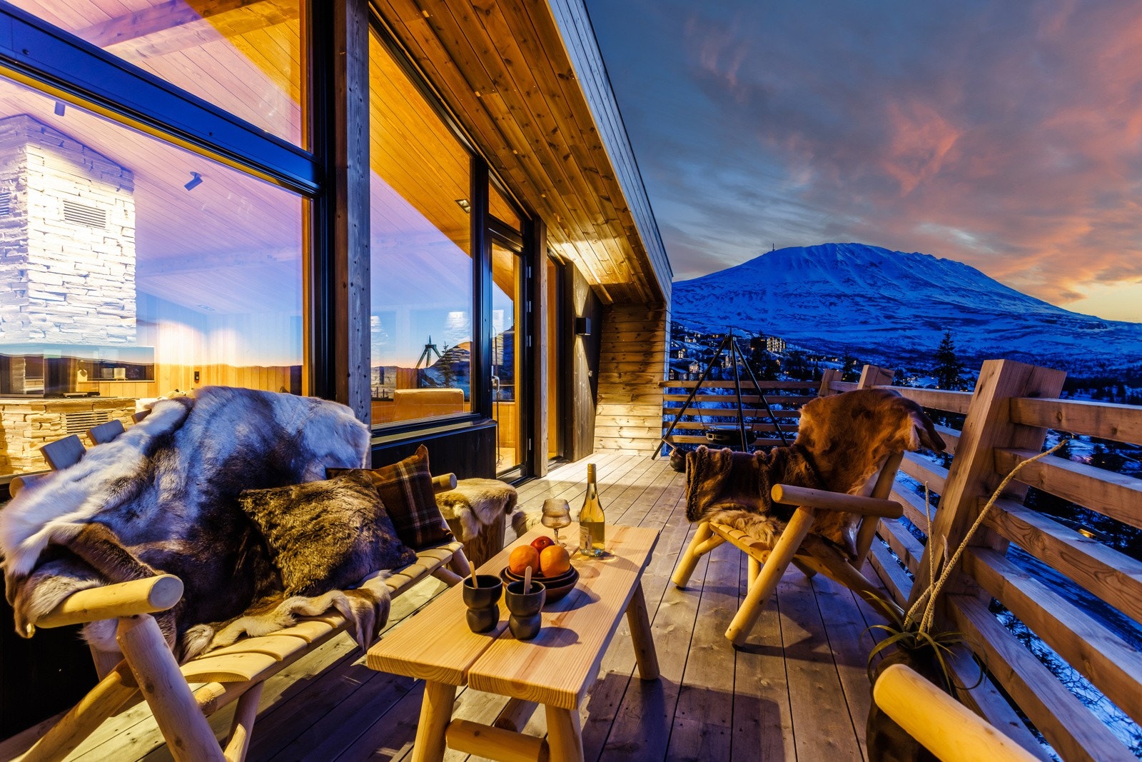 Nyt stille sommerkvelder ute i naturen - rett fra balkongen Galleribilde