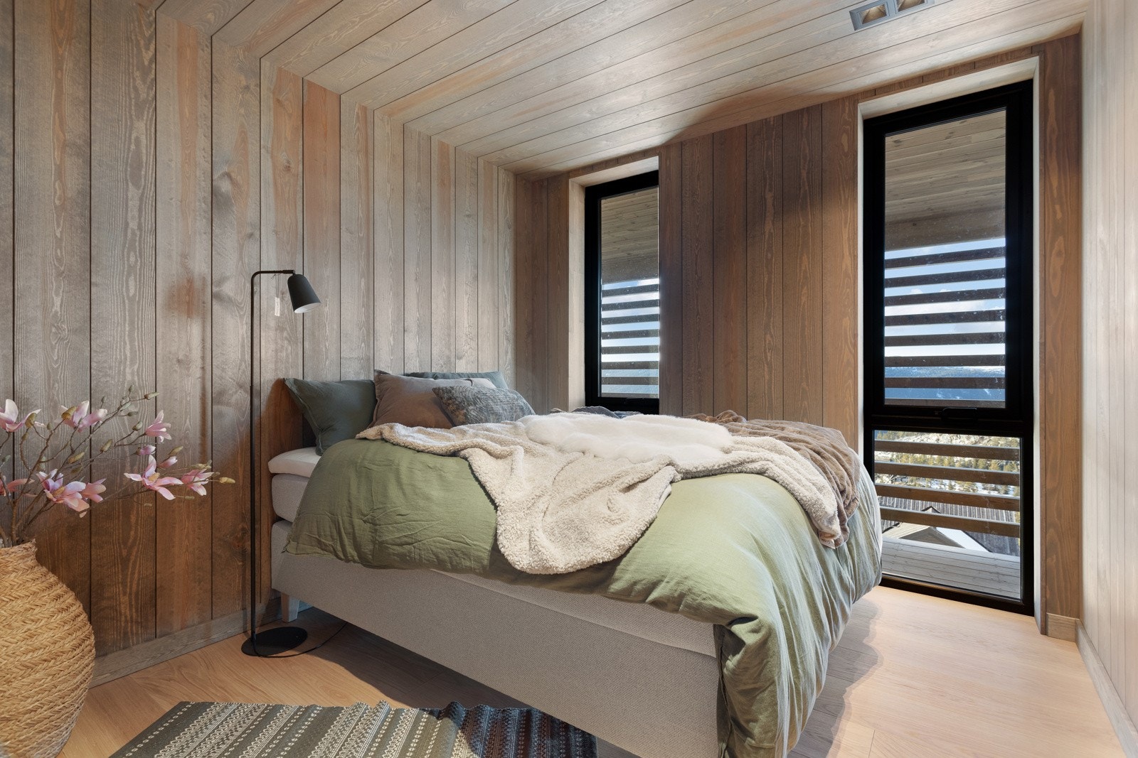 Soverom to vender mot nordvest, og får fint lys på ettermiddagen Galleribilde