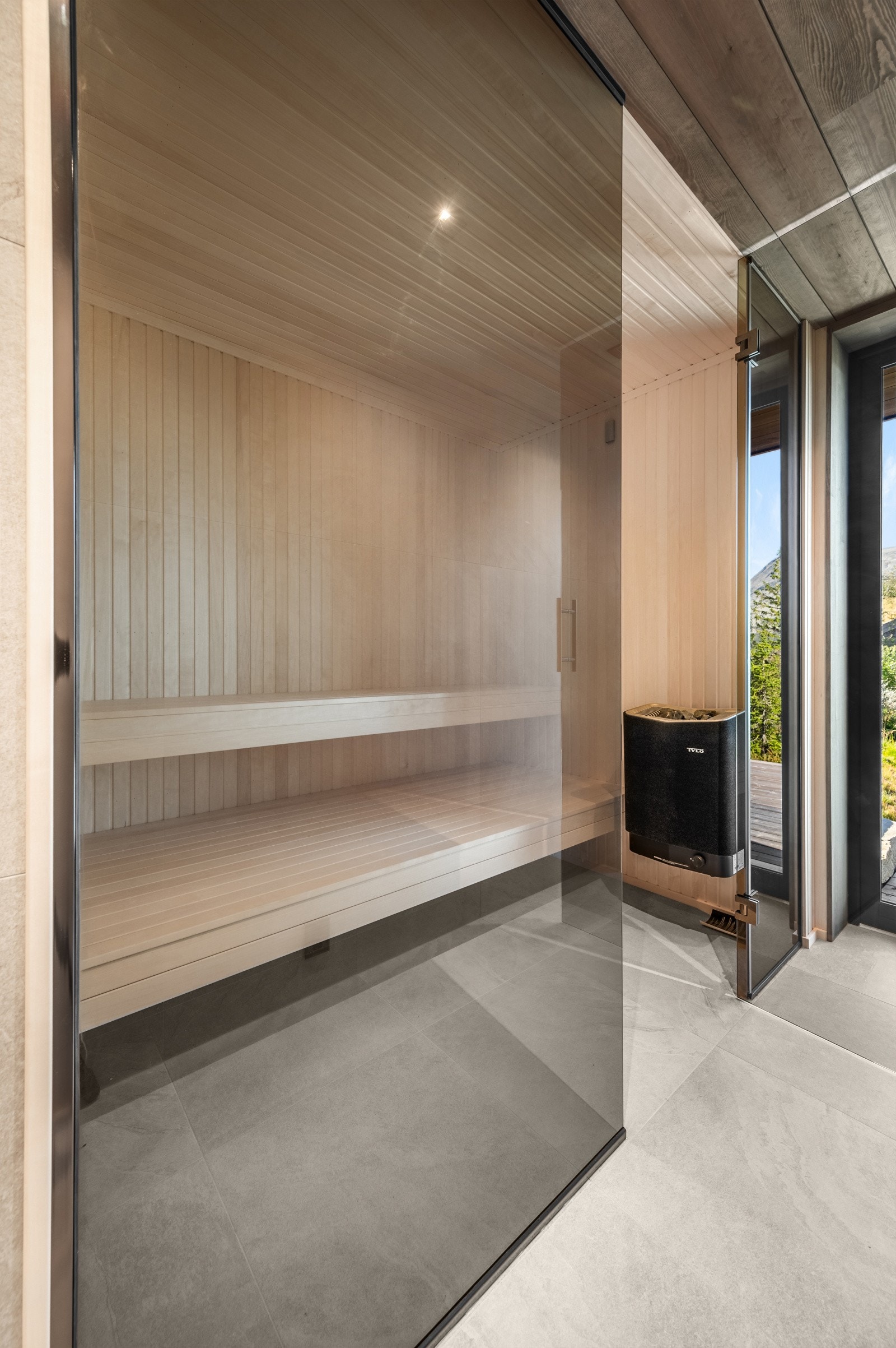 Badet gir en følelse av en egen spaavdeling på hytta Galleribilde