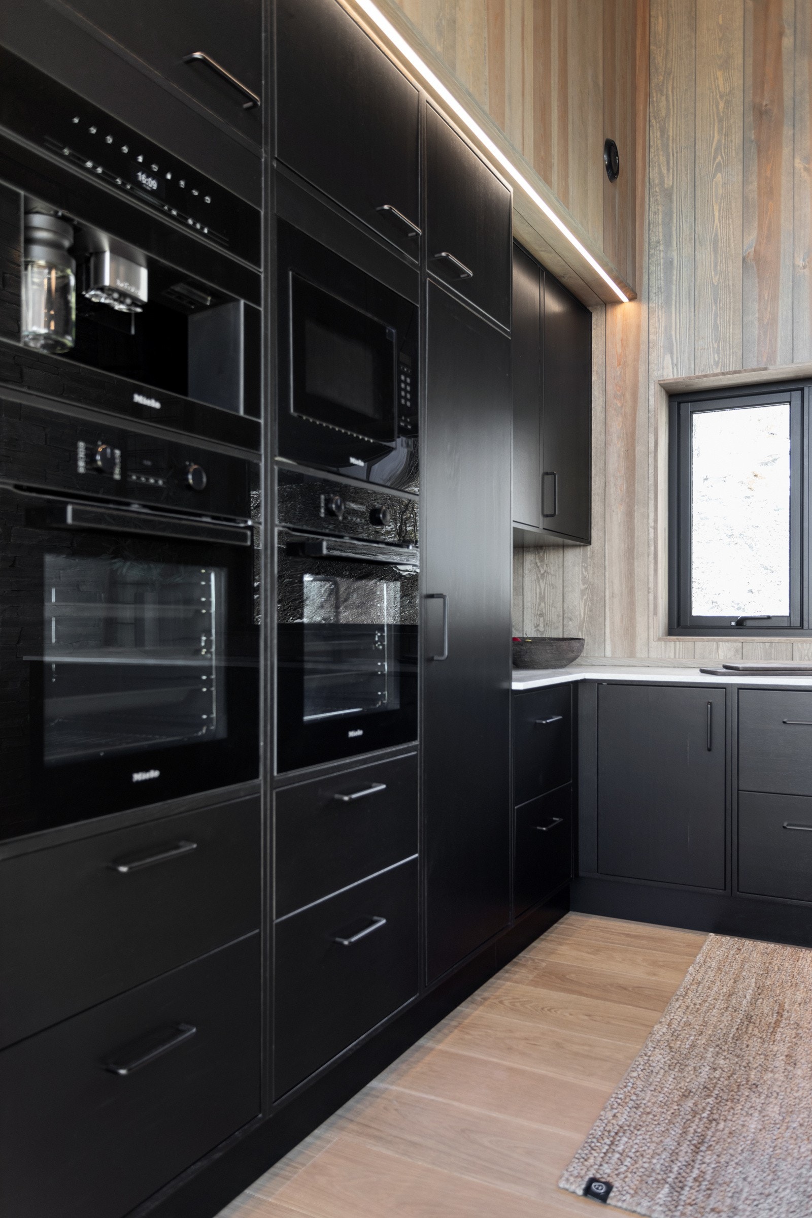 Sorte fronter for et stilrent og moderne uttrykk Galleribilde