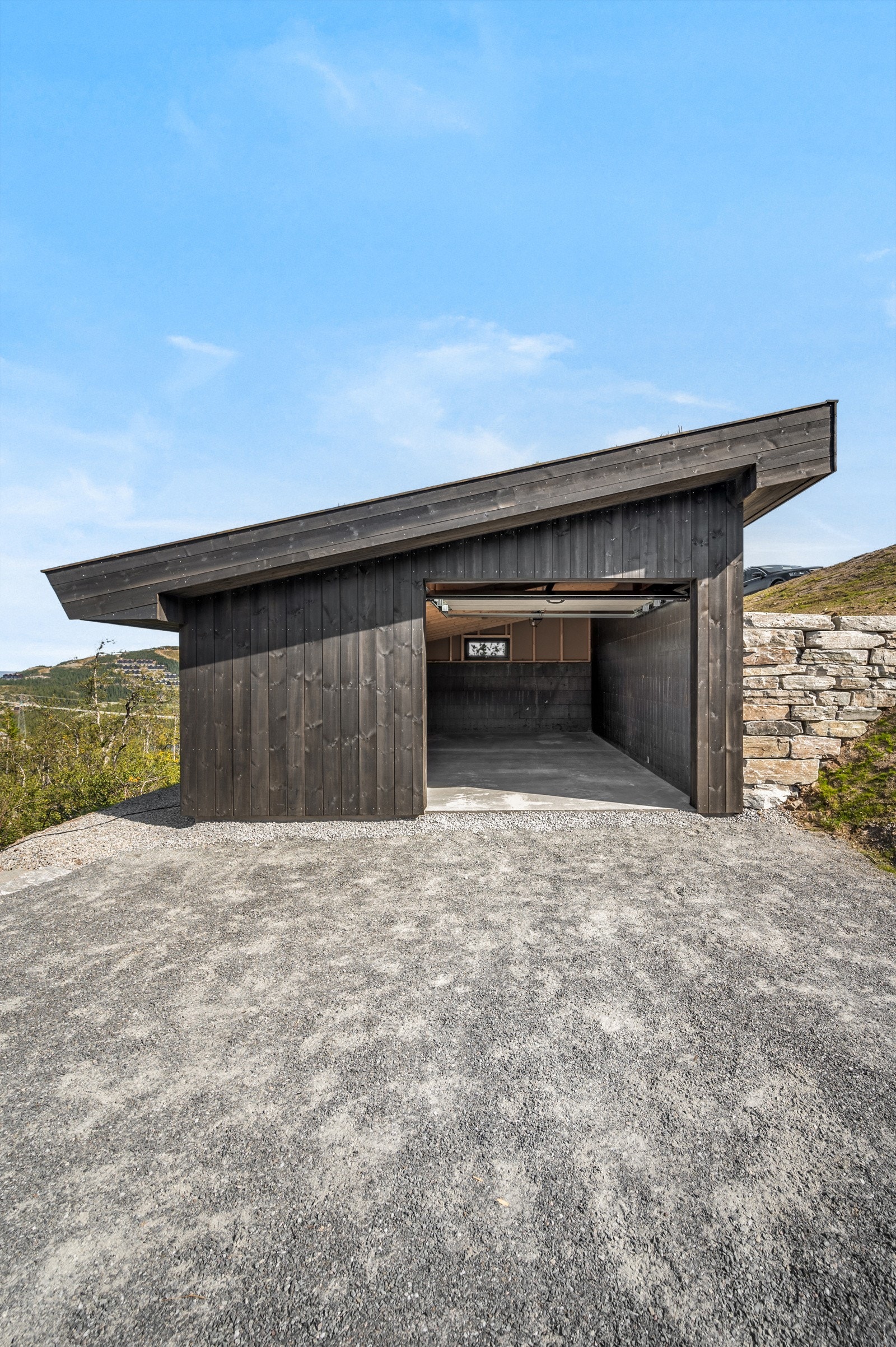 Garasje med god lagringsplass Galleribilde